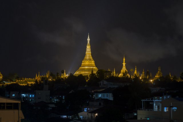 Myanmar Yangon Shwedagon Pagode Nacht