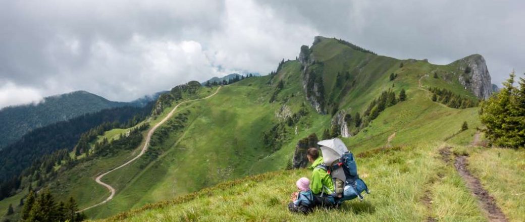 Stie-Alm mit Kindern: Familienwanderung und Hüttenübernachtung auf dem Brauneck