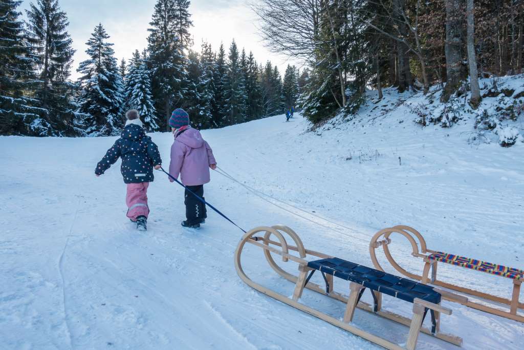 Wandern im Winter mit Kindern und Freunden
