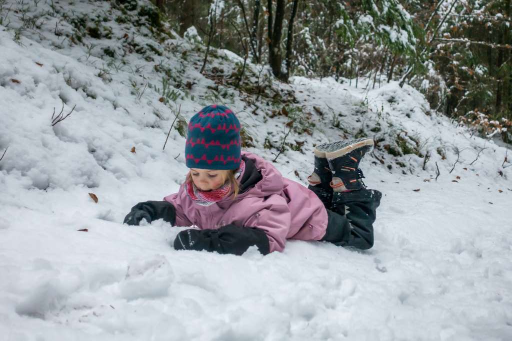 Winterwandern Schnee Kinder