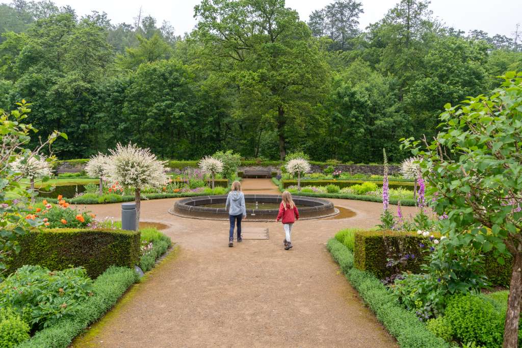 Abtei Marienstatt mit Kindern