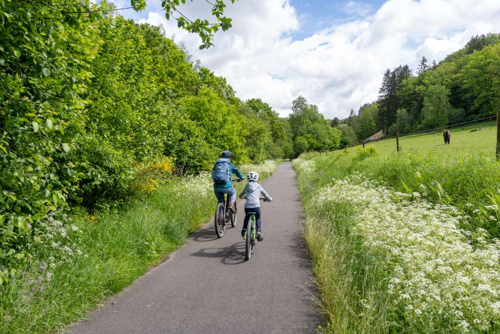 Fahrradfahren mit Kindern in den belgischen Ardennen
